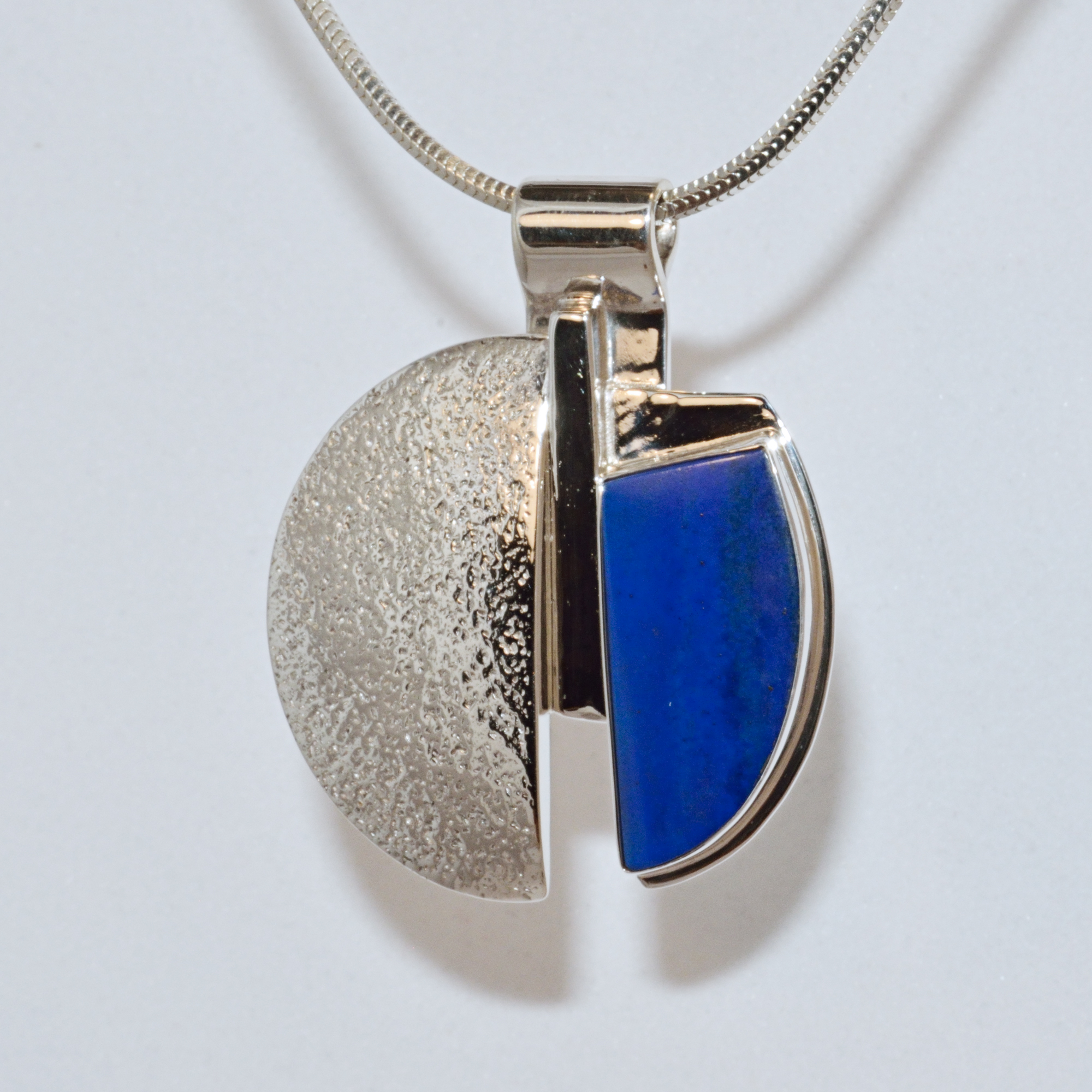 Pendant / Silver & Lapis Lazuli