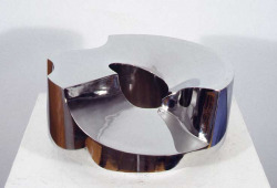'Bright Well' 2003 / stainless steel / © David Larson